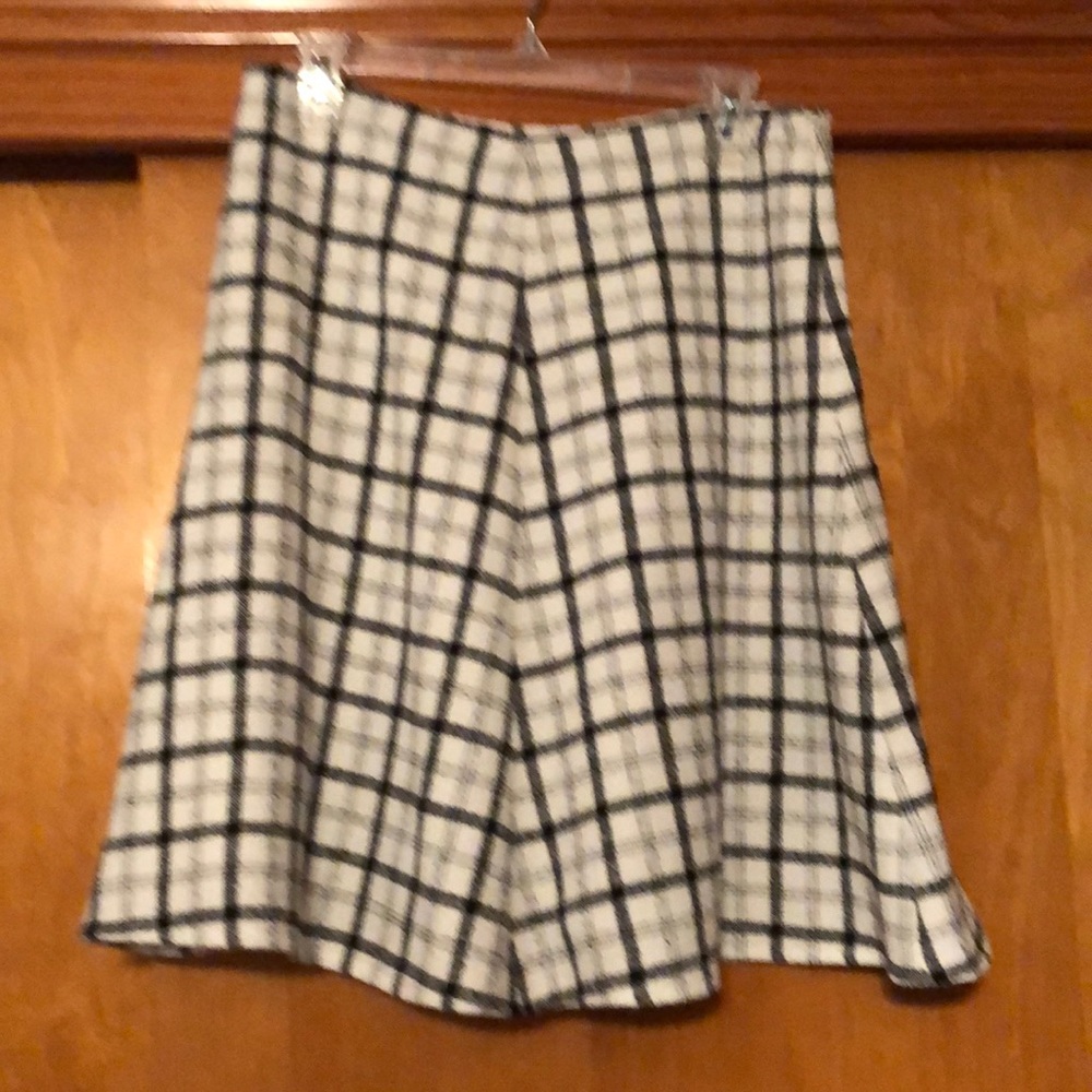 Pretty black and white skirt